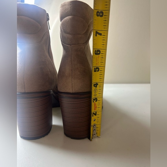 Pierre Dumas Women’s Sonata 4 Taupe Faux Suede Boots Size 8.5 NWOB - Picture 7 of 10